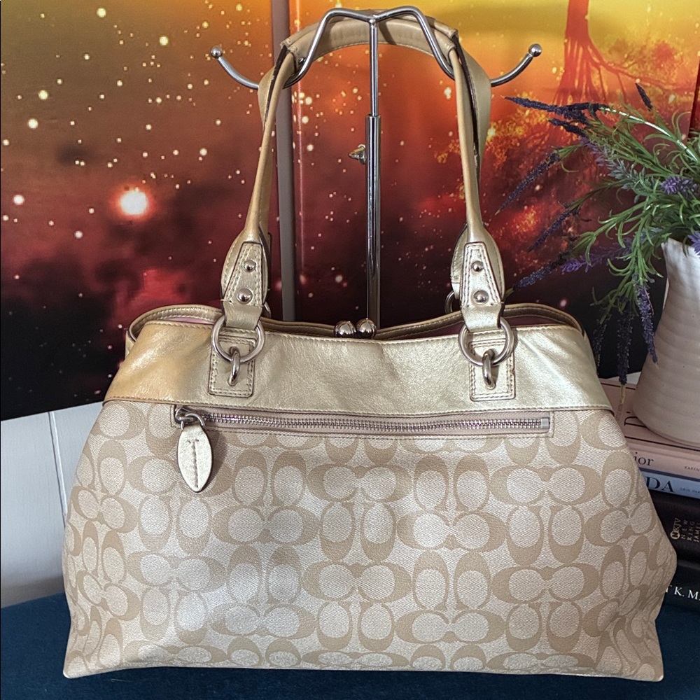 Large Coach Signature Tote w/Kisslock - Picture 2 of 12